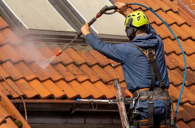 Démoussage et hydrofuge de toiture à Esquennoy